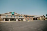 Quality Inn & Suites Watertown Near Prairie Lakes Ice Arena - Spa