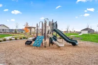NEW 4BR by Ford Center • Pool Access + Fenced Yard -  case vacanza in affitto