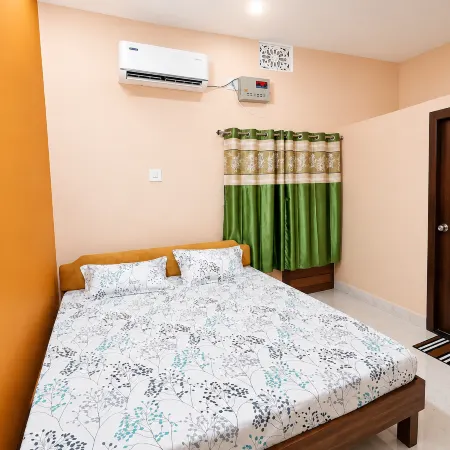 Goroomgo Grand Inn Lodge Grand Raod Puri