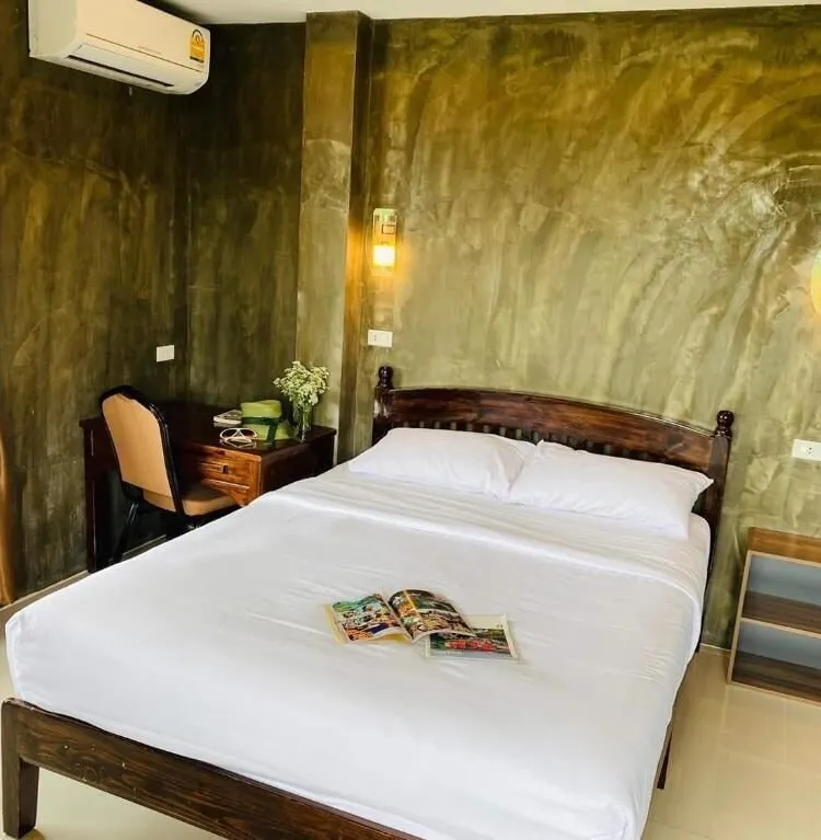 ห้องดีลักซ์ เตียงใหญ่ พร้อมวิวเมือง