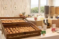 Hampton by Hilton Malaga Martiricos - breakfast
