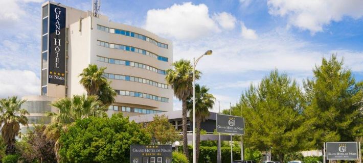 Grand Hôtel de Nîmes 4 étoiles โรงแรมในนีมส์