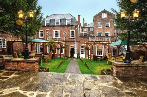 The Chequers Hotel - parkir
