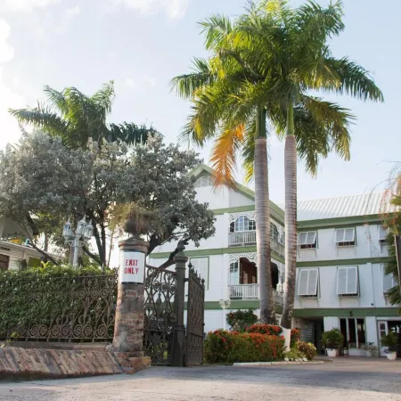 Cara Lodge Hotel
