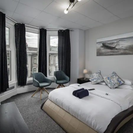 100 Pipers Hotel