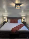 Cozy Retreat • Fireplace Loft •Walk to Park & Lake - 3-Sterne
