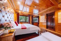 Cat Ba Gem Cruise - House Boats