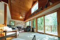 Waterfront Lake Views Villa With Hot tub in Hocking Hills - Homestays