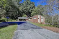 Updated Ranch-Style Home w/ Scenic Deck, Pond - 3-Star