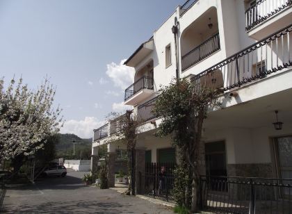 Apartments with Terrace or Balcony Overlooking the Sea