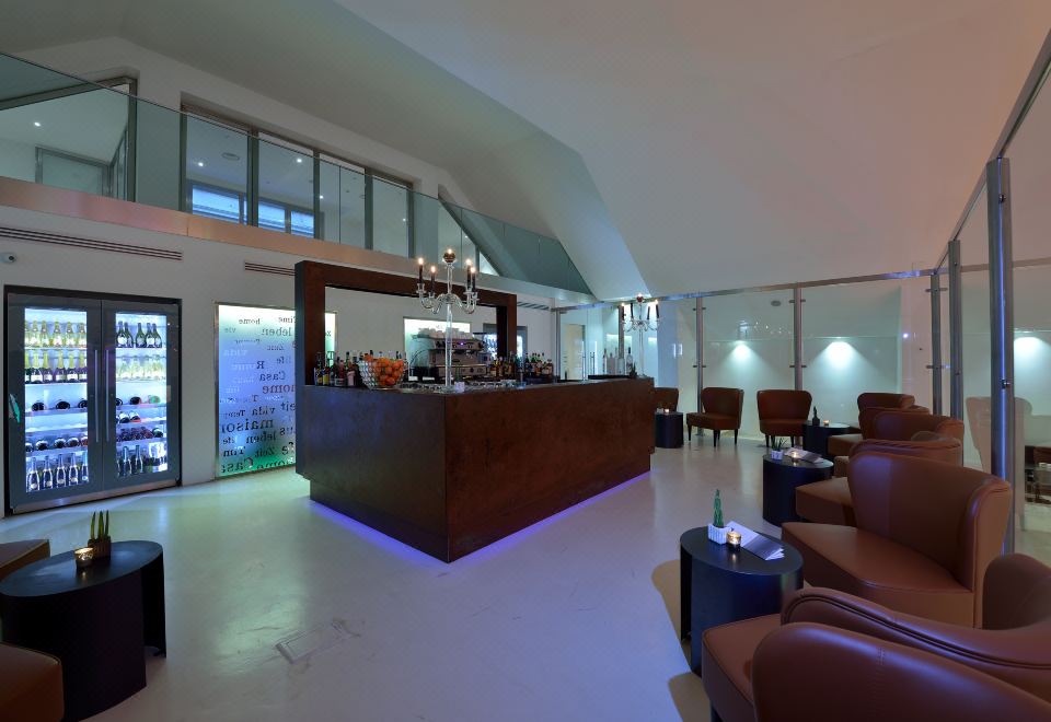 롬 라이프 호텔의 편안한 로비