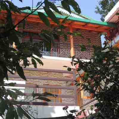 Kasar Himalaya Holiday Home, Binsar Rd Hotel Exterior