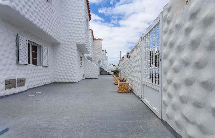 Apartment Near the Beach with a Huge Terrace Patio, Wifi and Parking