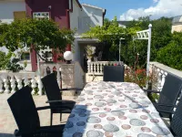 New and Completely Renovated Apartment 5-1