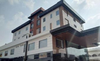 Hotel Grand SR - Housity