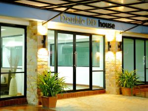 Double DD House at Mrt Sutthisarn