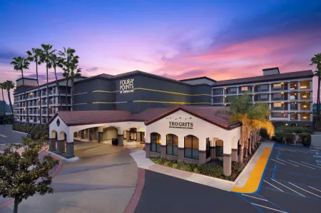 Four Points by Sheraton Anaheim Отели рядом с достопримечательностью «Rte 66»