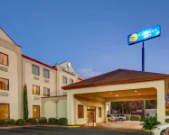 Comfort Inn Columbus Near Fort Moore - parking