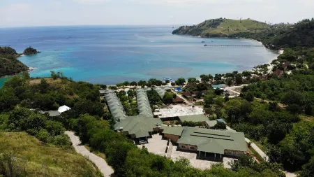 Sylvia Hotel & Resort Komodo Отели в г. Комодо