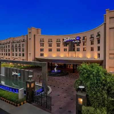 Radisson Blu Plaza Delhi Отели рядом с достопримечательностью «Коммерческий центр Worldmark Aerocity»