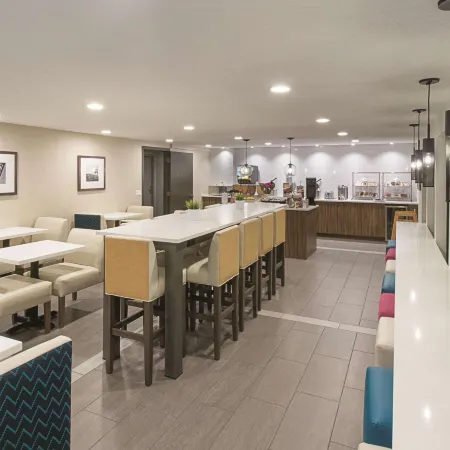 La Quinta Inn & Suites by Wyndham Portland NW