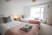 Beach Front Cottage Sleeps 6 🐕 Dog Friendly Hotels near Port Erin Railway Museum