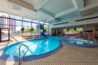 Howard Johnson Plaza by Wyndham by the Falls / Niagara Falls - Pools