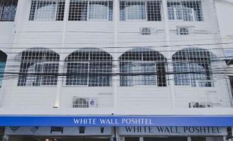 White Wall Poshtel - Hostel