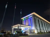 Holiday Inn Express NEWARK AIRPORT – ELIZABETH by IHG Hotels near Independence Park