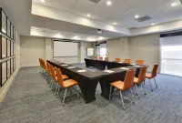 Holiday Inn Express & Suites Irving Conv Ctr - Las Colinas
