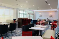 La Quinta Inn & Suites by Wyndham-Red Oak TX IH-35E