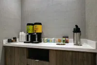 Home2 Suites by Hilton Milwaukee Downtown - breakfast