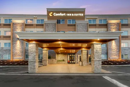 Comfort Inn & Suites Tigard Near Washington Square Отели рядом с достопримечательностью «Вашингтон сквер»