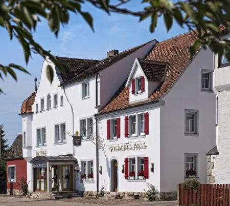 Hotel Goldenes Fass in Rothenburg ob der Tauber Отели в г. Нойзиц
