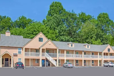 Days Inn by Wyndham Canton Hotels in Canton