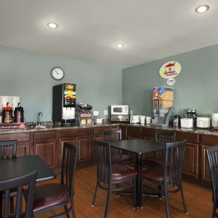Super 8 by Wyndham Council Bluffs IA Omaha NE Area