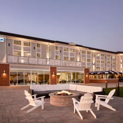 Wyndham Newport Hotel Hotels near Easton's Beach