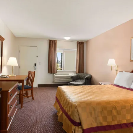 Travelodge by Wyndham Bakersfield