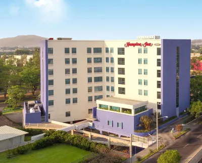 Hampton Inn by Hilton Guadalajara/Expo Отели рядом с достопримечательностью «Университет Гвадалахара»