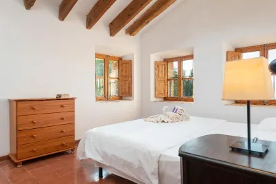 Petit Hotel Hostatgeria la Victoria Các khách sạn gần Auditori d'Alcudia