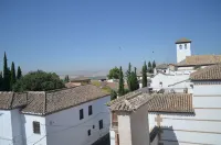 Hotel Santa Isabel la Real - Mountain view