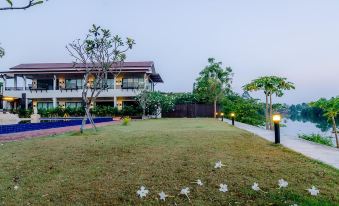 Naraya Riverside Resort