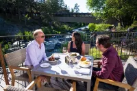 Riverhouse Lodge - breakfast