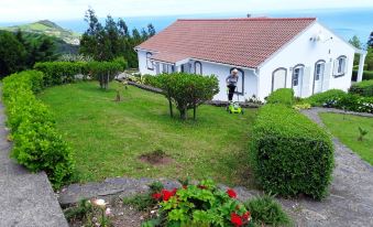 House with 2 Bedrooms in Caveira Das Flores Azores, with Enclosed Garden and Wifi Near the Beach