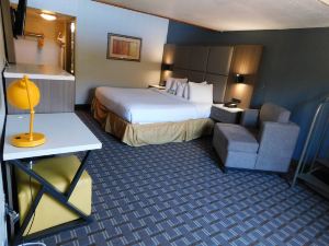 Days Inn & Suites by Wyndham Downtown Gatlinburg Parkway