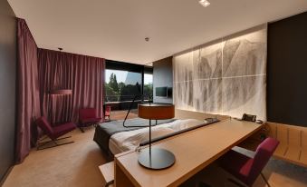 Lone Hotel by Maistra Collection