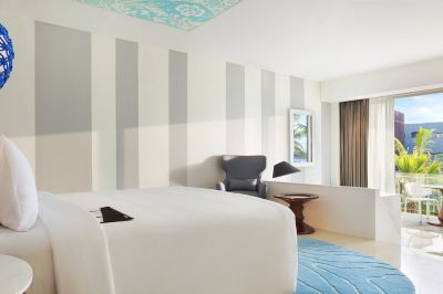 Deluxe King Room with Lagoon view
