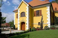 Hotel Akademie a Depandance Vila Jarmila Hotels in Hustopece