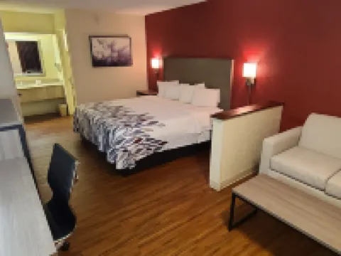 Red Roof Inn & Suites Cornelius - Lake Norman Hotels in Cornelius