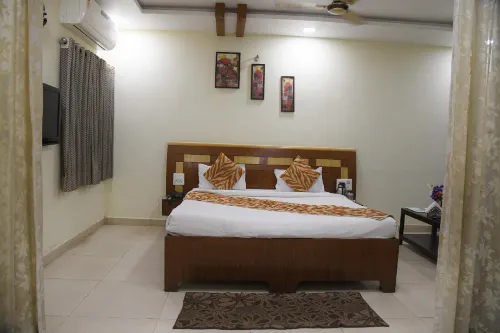 Hotel Vinayak Palace Hotels in Bilaspur